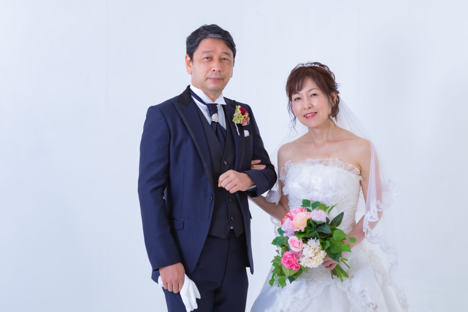 40代 50代の大人ウェディングドレスフォトが増えています【実際に撮影されたお客様の声アリ】 結婚写真・フォトウェディング ロケーションフォト 大阪|阿部写真館 40代 50代の大人ウェディングドレスフォトが増えています【実際に撮影されたお客様の声アリ】 結婚写真・フォトウェディング ロケーションフォト 大阪|阿部写真館