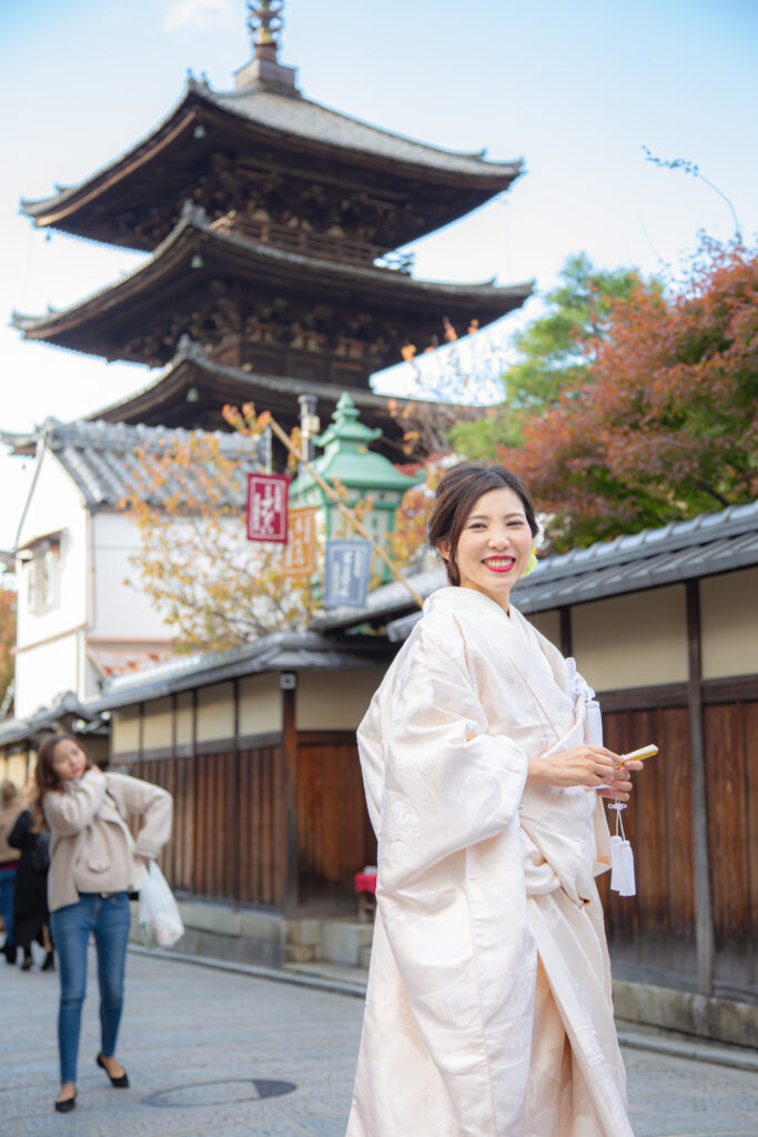 日本伝統の和装でソロウェディング 白無垢 色打掛 お持ち込みもok 結婚写真 フォトウェディング
